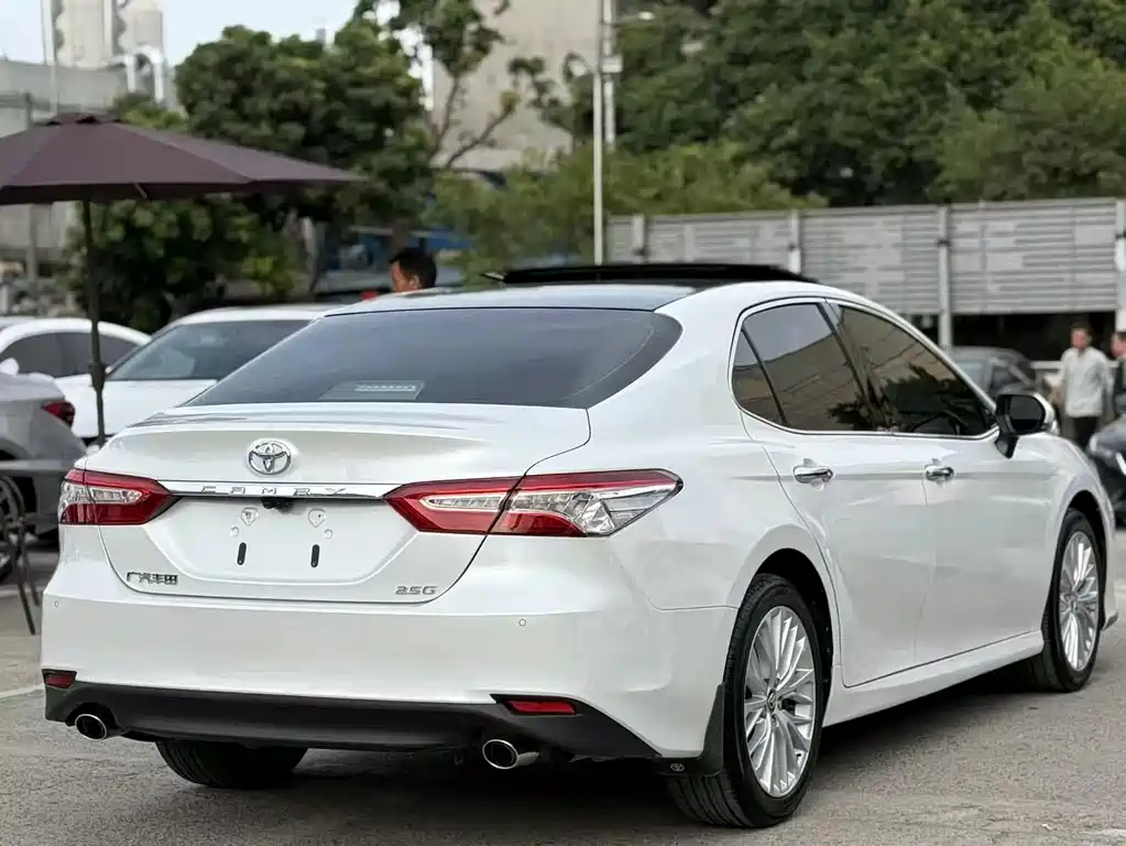 TOYOTA CAMRY