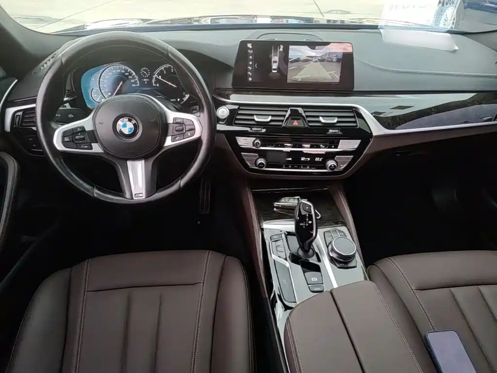 BMW 5 Series — миниатюра 10