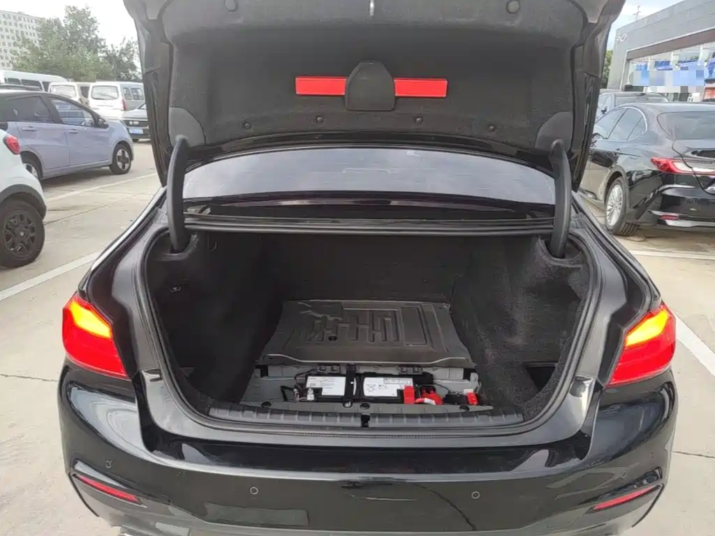 BMW 5 Series — миниатюра 19
