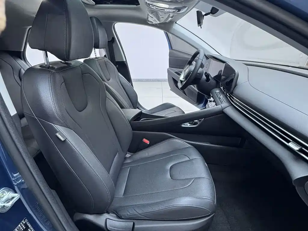Hyundai Elantra — миниатюра 16