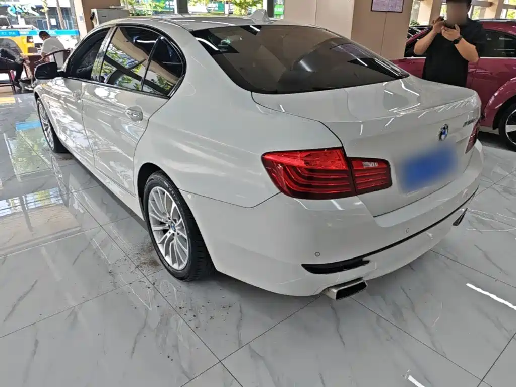 BMW 5 Series — миниатюра 5