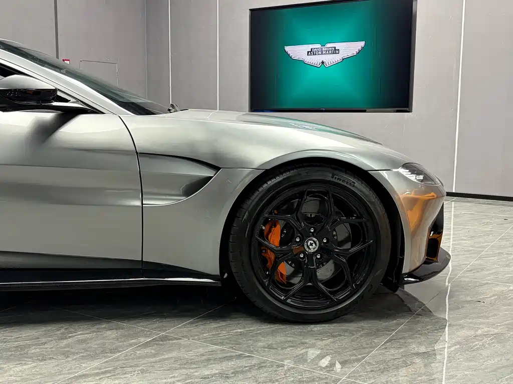 Aston Martin V8 Vantage — миниатюра 11