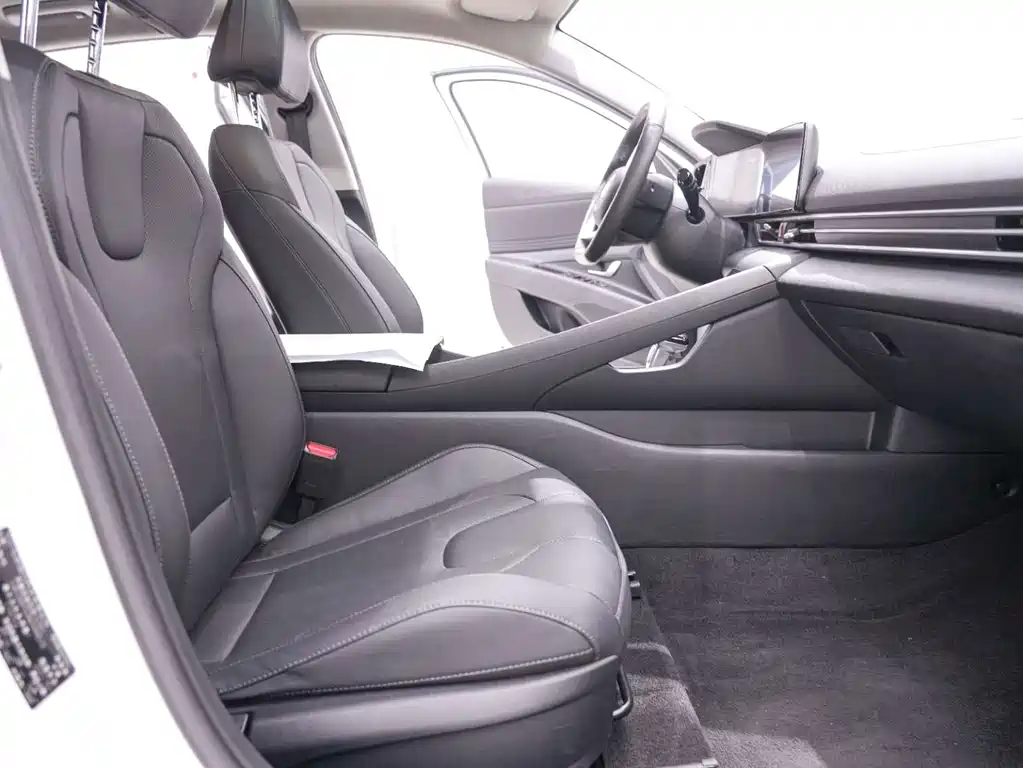 Hyundai Elantra — миниатюра 25