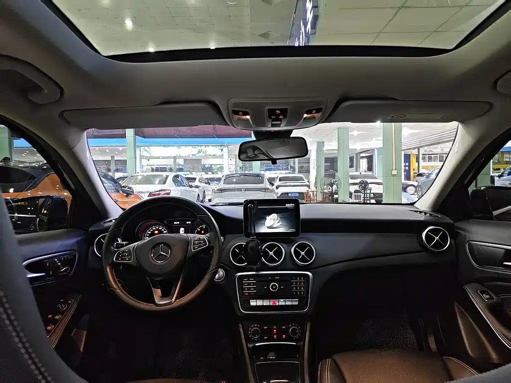 Mercedes-Benz GLA — миниатюра 11