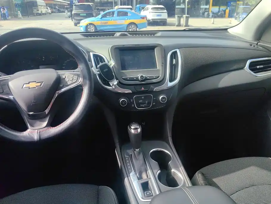 Chevrolet Equinox — миниатюра 13