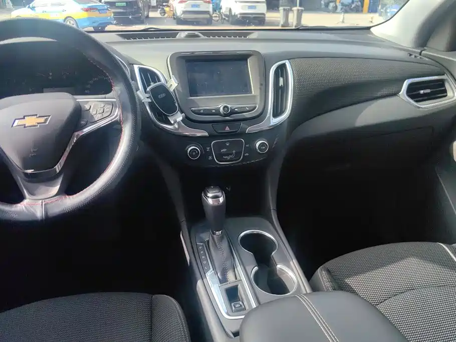 Chevrolet Equinox — миниатюра 16