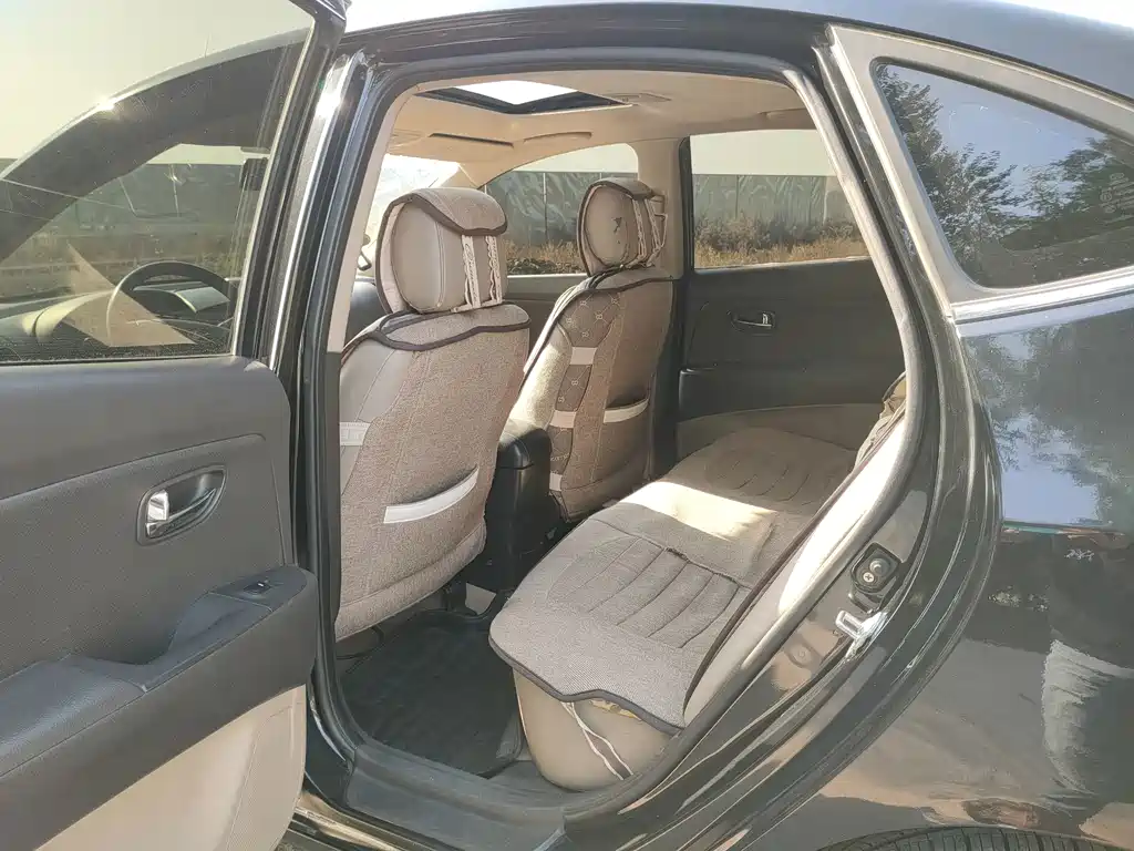 Hyundai Elantra — миниатюра 14