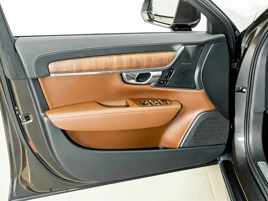 Volvo S90 — миниатюра 16