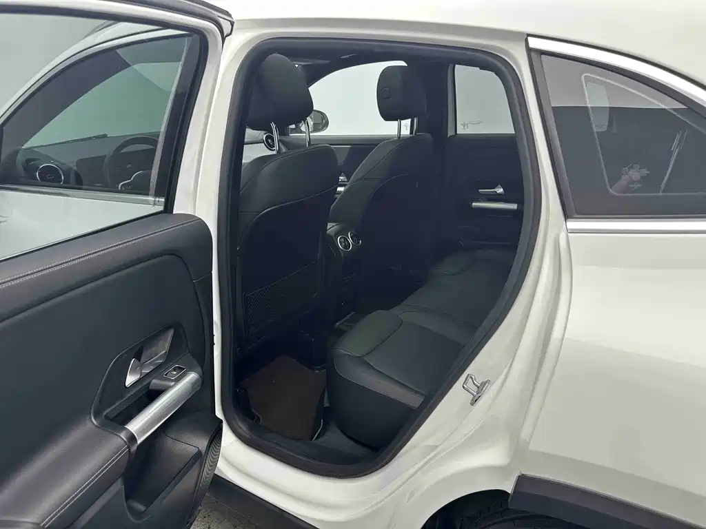 Mercedes-Benz GLA — миниатюра 12