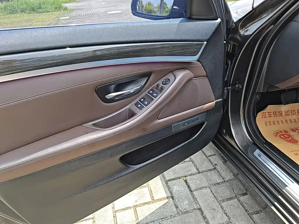 BMW 5 Series — миниатюра 8