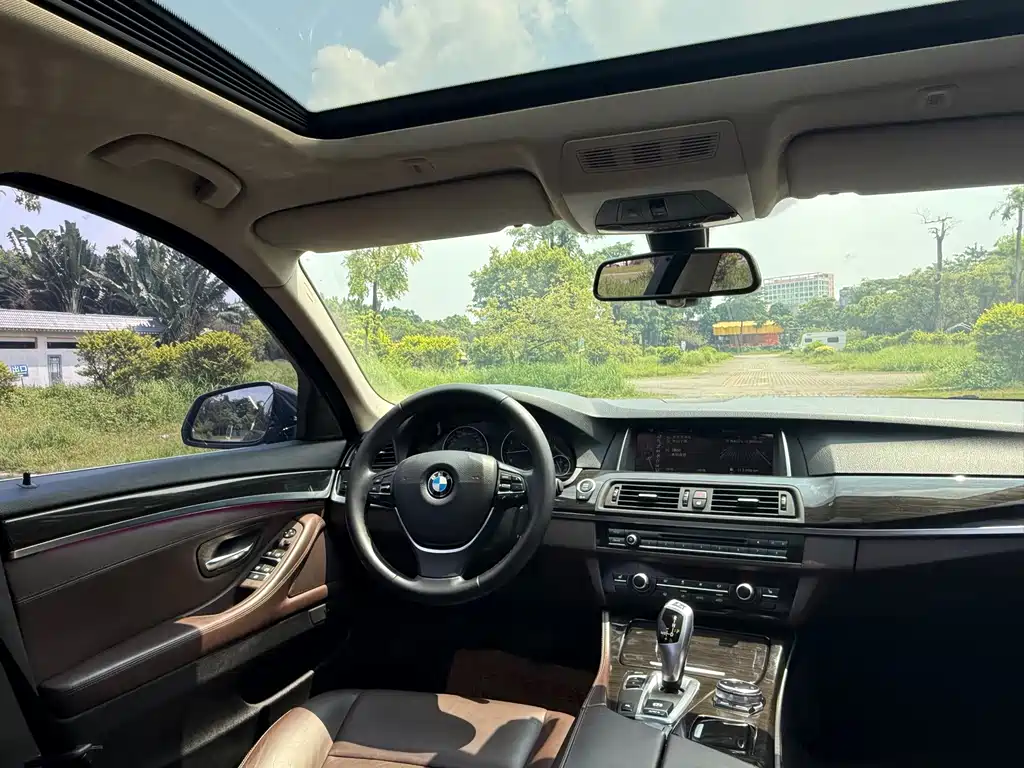 BMW 5 Series — миниатюра 21