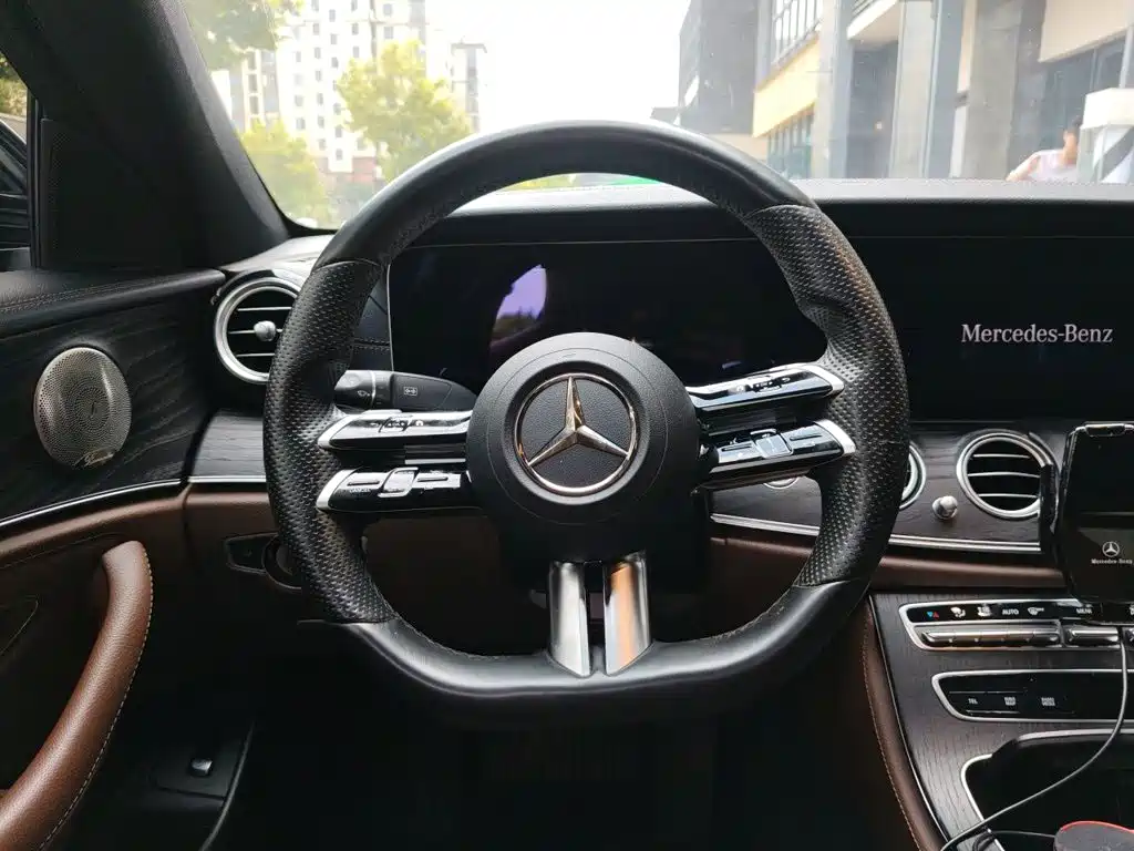 Mercedes-Benz E-Class — миниатюра 3