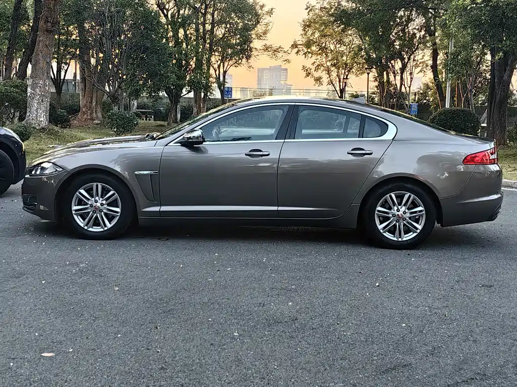 Jaguar XF — миниатюра 10