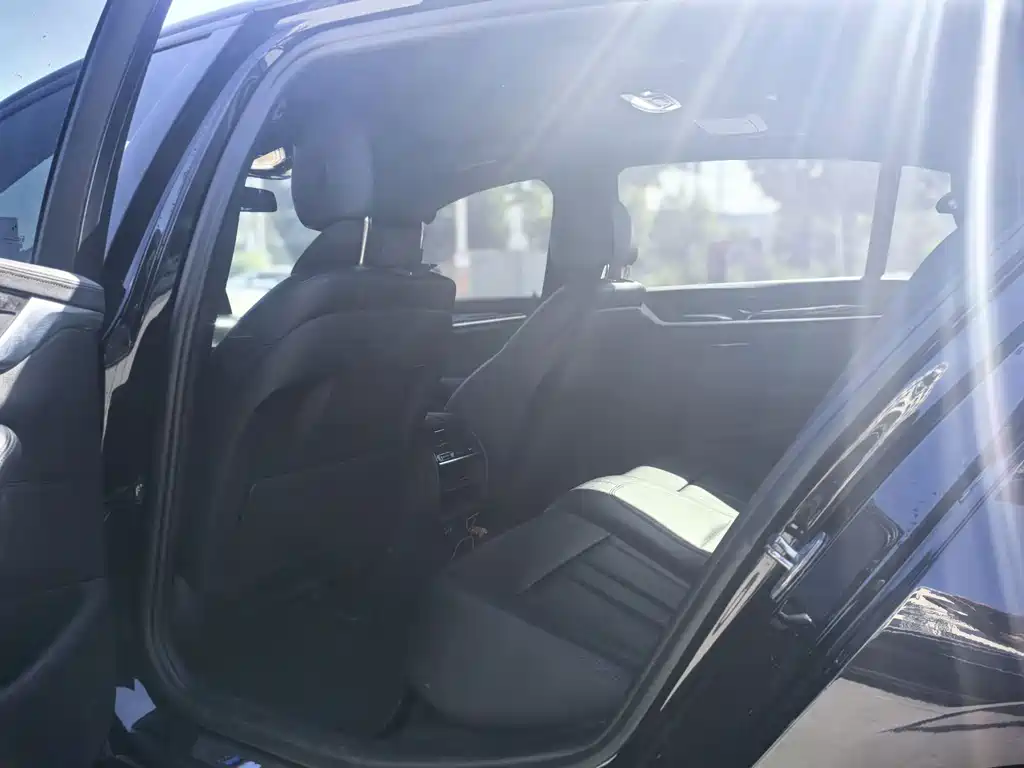 BMW 5 Series — миниатюра 6