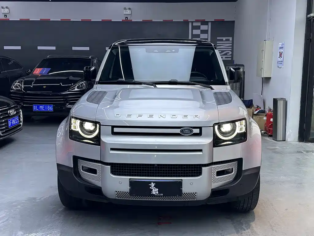 LAND ROVER DEFENDER