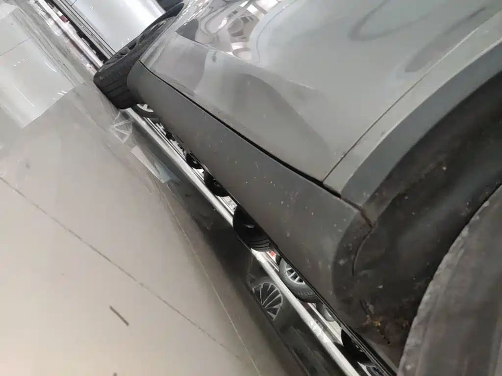 Tesla Model Y — миниатюра 21