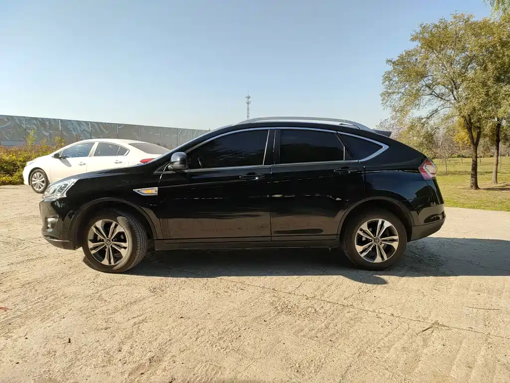 Luxgen U6 — миниатюра 3