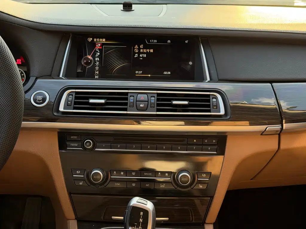 BMW 7 Series — миниатюра 6