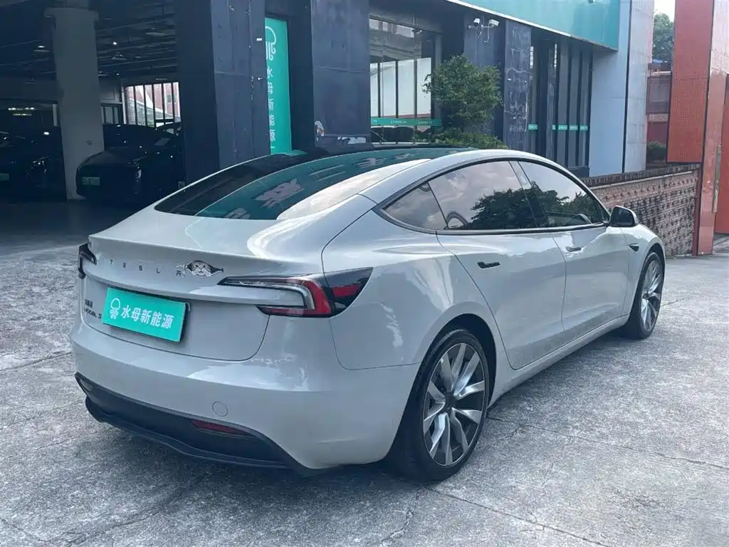 Tesla Model 3 — миниатюра 11