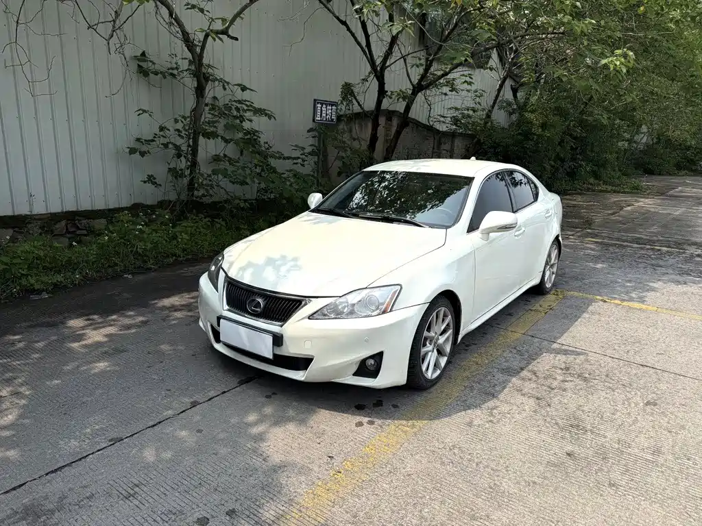 Lexus IS 2012