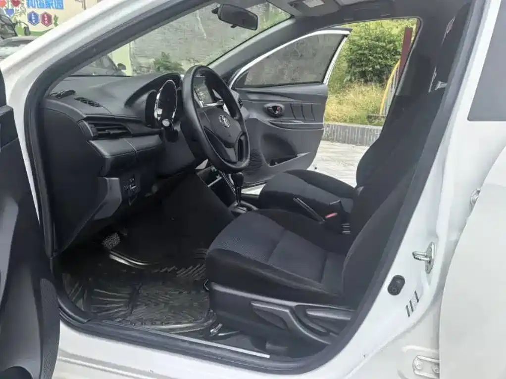 Toyota Yaris L — миниатюра 7