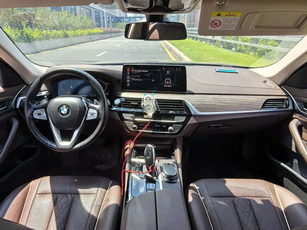 BMW 5 Series — миниатюра 10