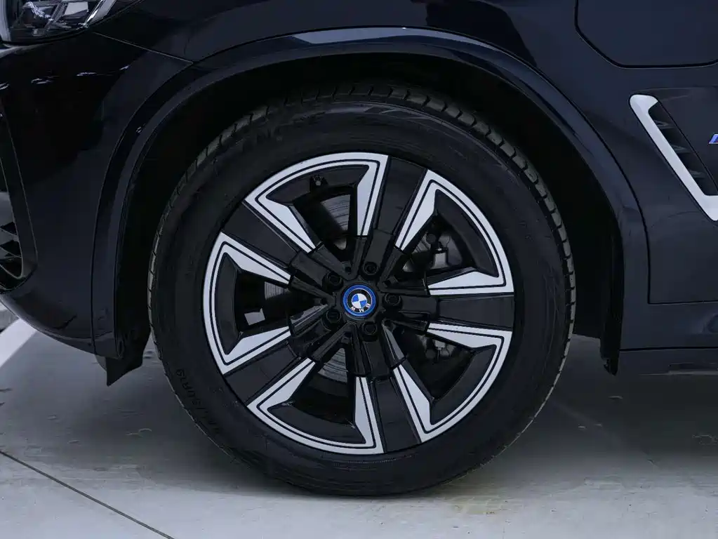 BMW iX3 — миниатюра 10