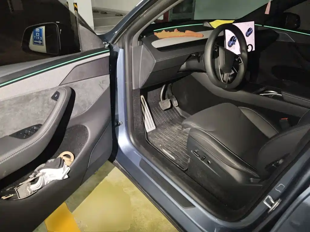Tesla Model Y L — миниатюра 12