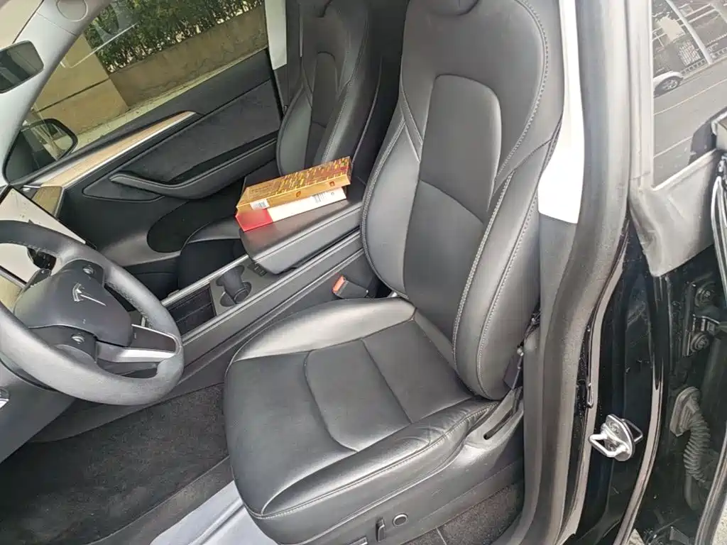 Tesla Model Y — миниатюра 15