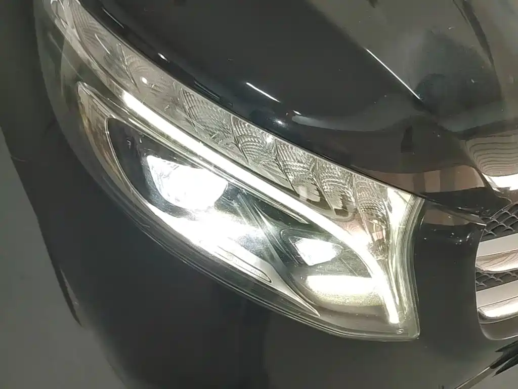 Mercedes-Benz V-Class — миниатюра 13