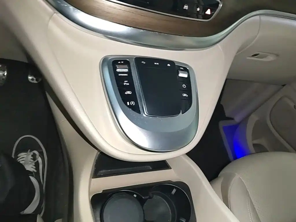 Mercedes-Benz V-Class — миниатюра 21