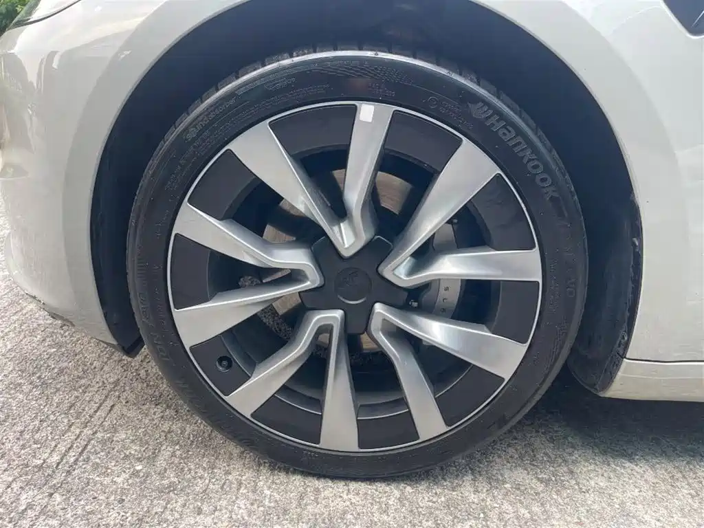 Tesla Model 3 — миниатюра 8