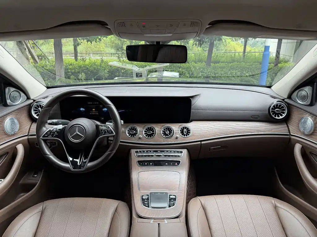 Mercedes-Benz E-Class — миниатюра 5