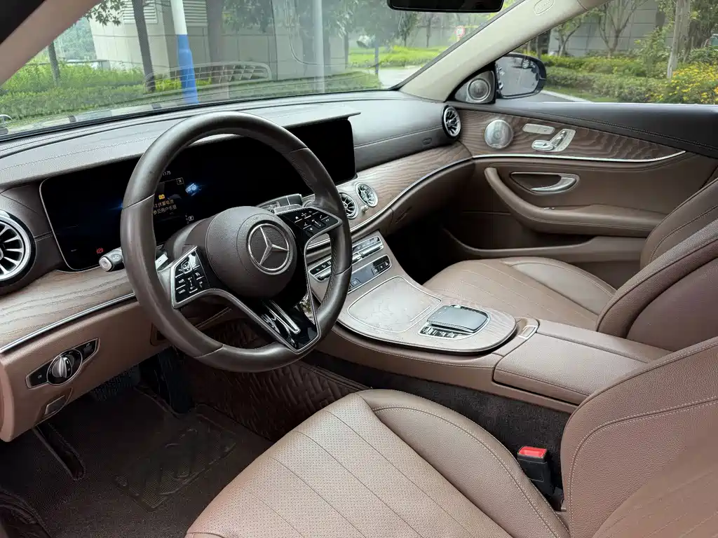 Mercedes-Benz E-Class — миниатюра 4
