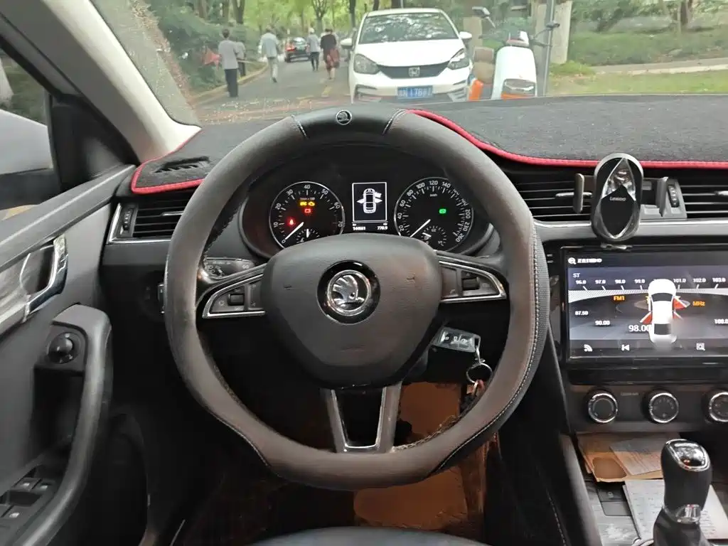 Skoda Octavia — миниатюра 7