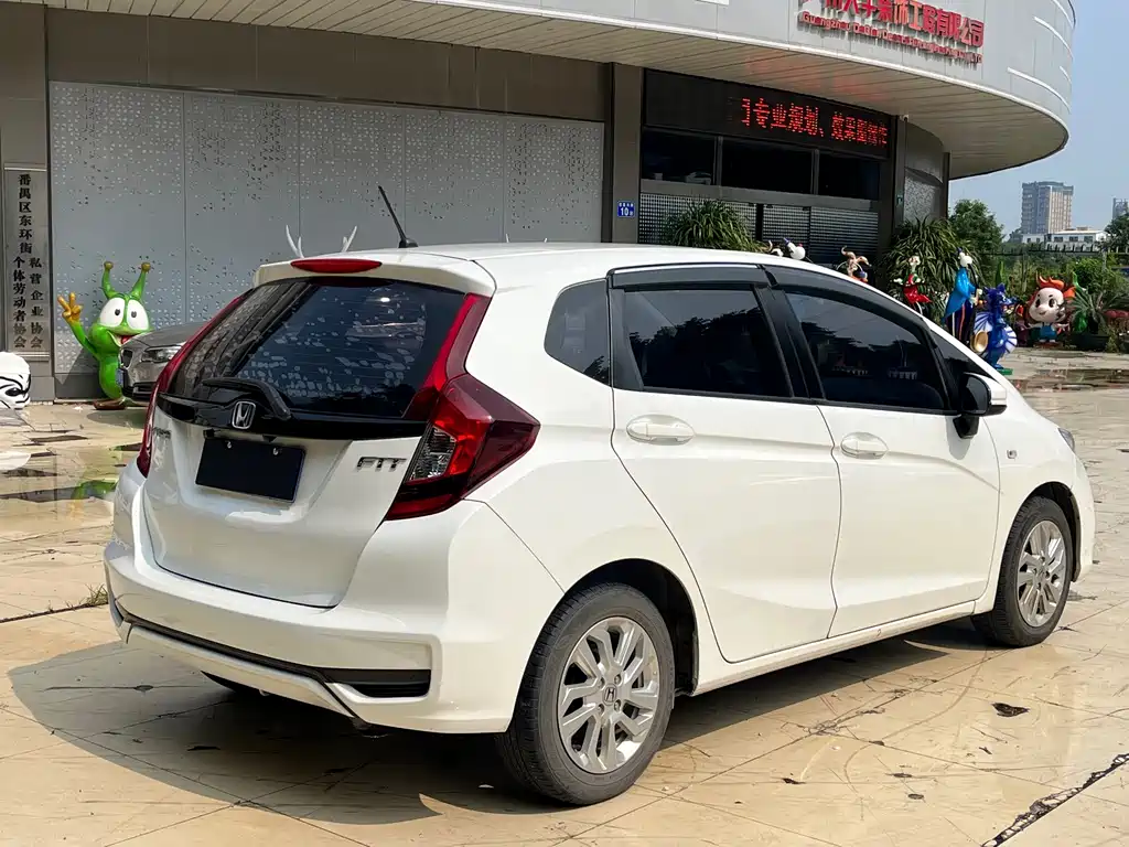 Honda Fit — миниатюра 6