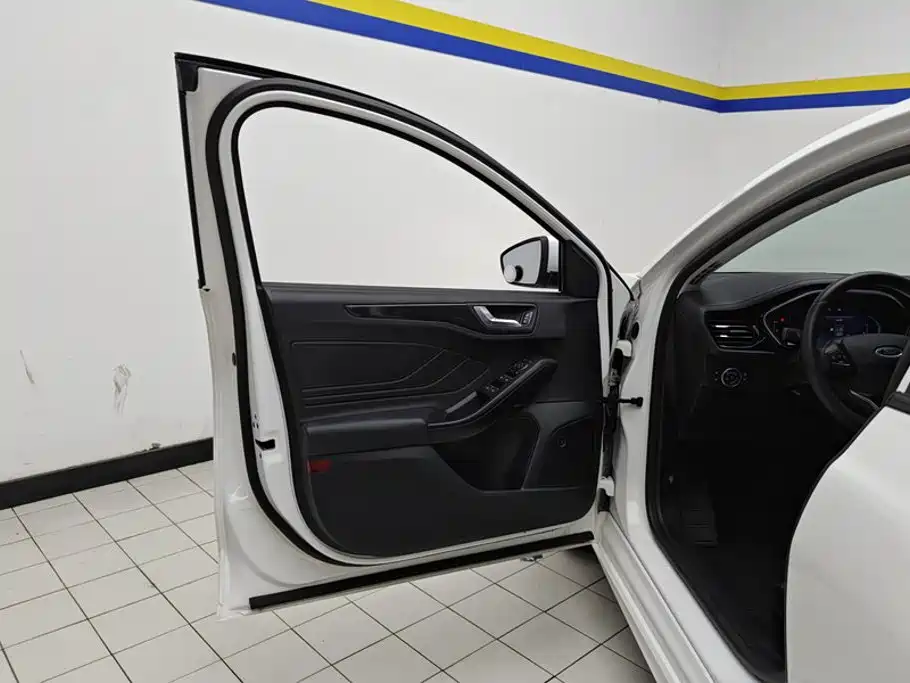 Ford Focus — миниатюра 7