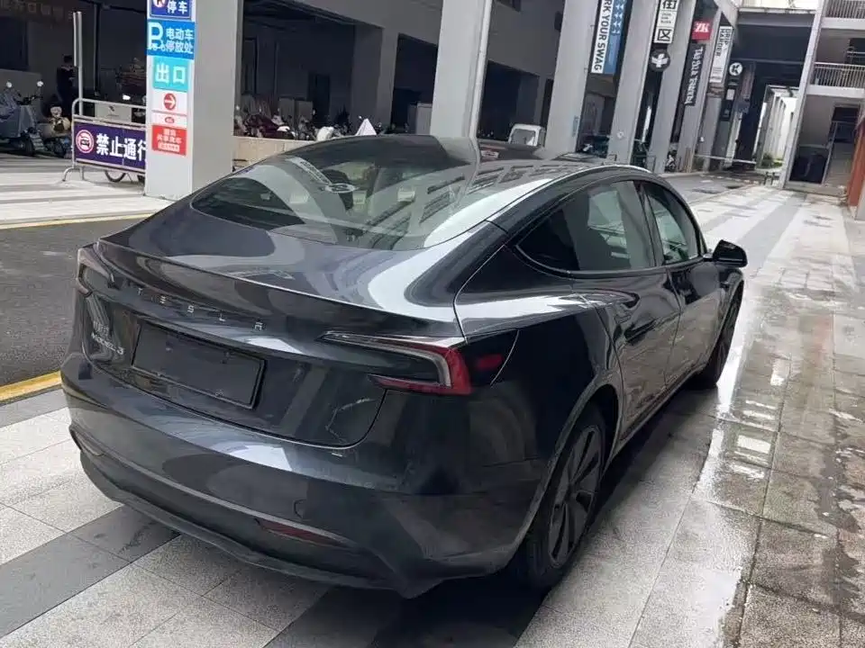Tesla Model 3 — миниатюра 4