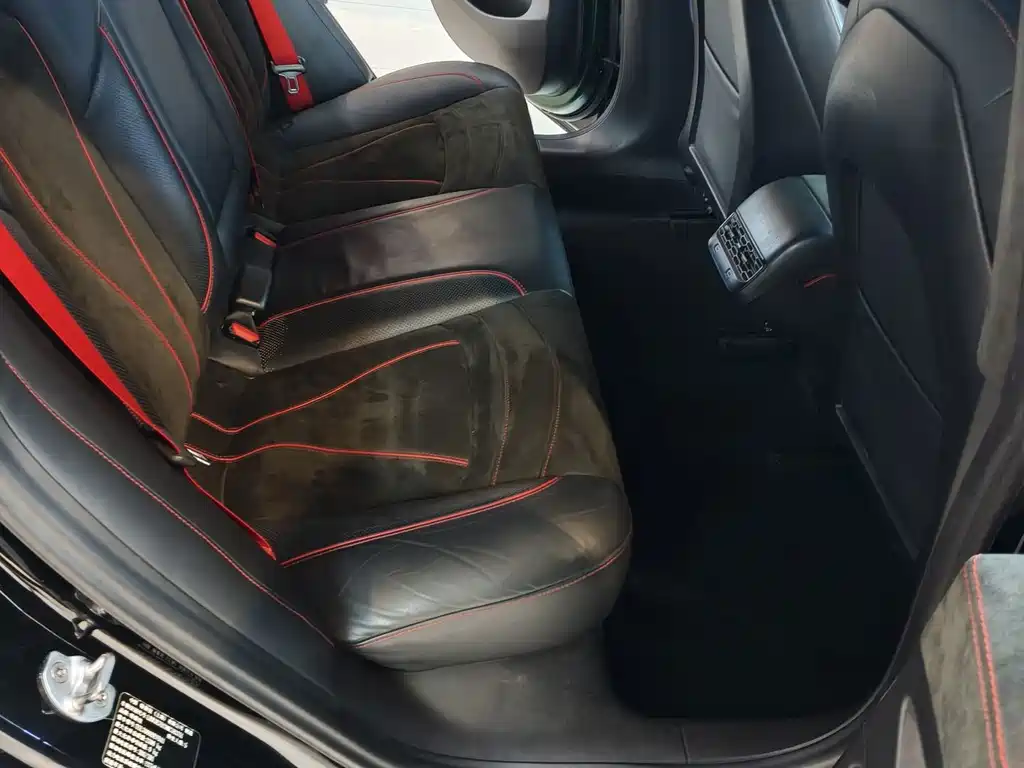 Tesla Model 3 — миниатюра 11