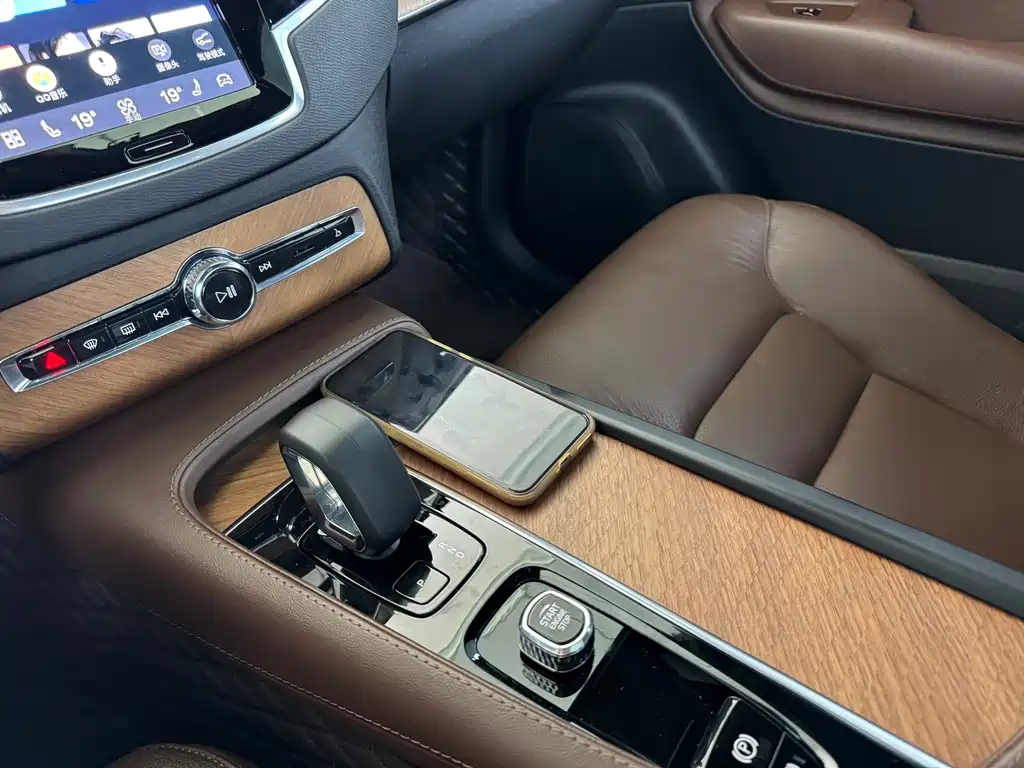 Volvo XC90 — миниатюра 5