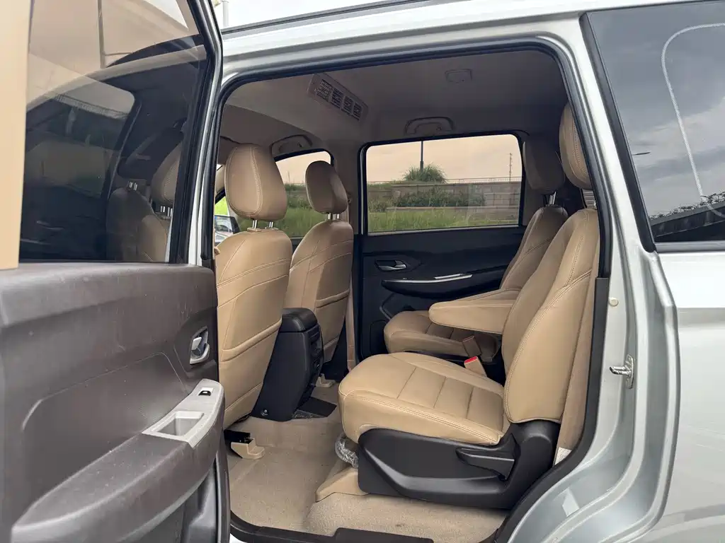 Wuling Hongguang — миниатюра 10