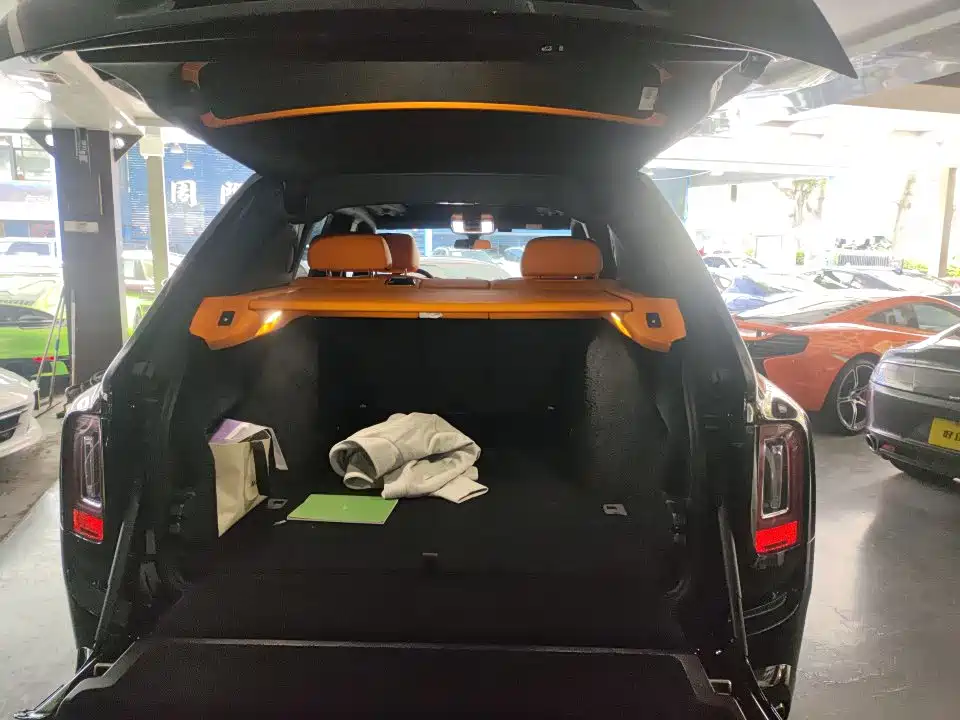 Rolls-Royce Cullinan — миниатюра 8