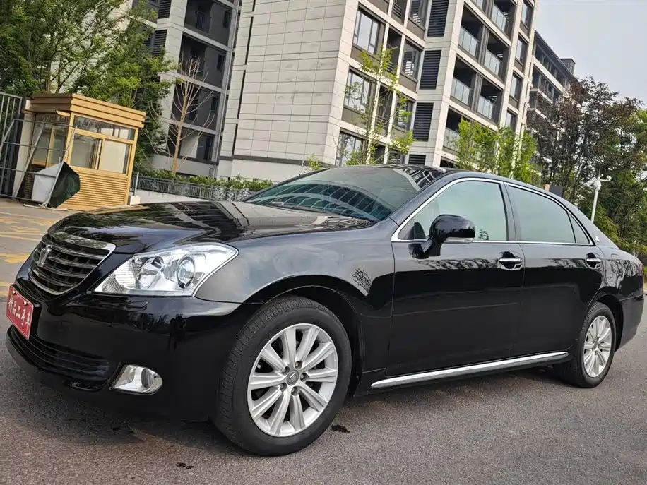 Toyota Crown 2010
