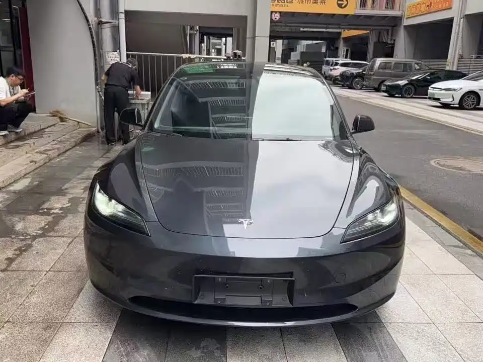 Tesla Model 3 — миниатюра 2