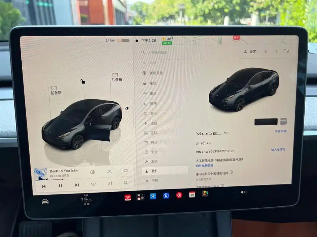 Tesla Model Y — миниатюра 12