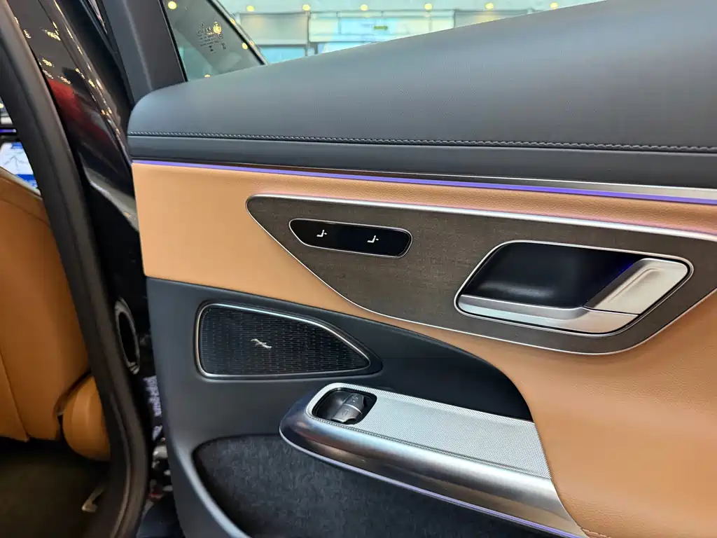 Mercedes-Benz E-Class — миниатюра 11