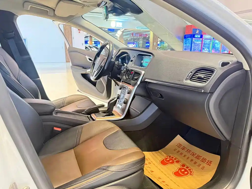 Volvo V40 — миниатюра 8