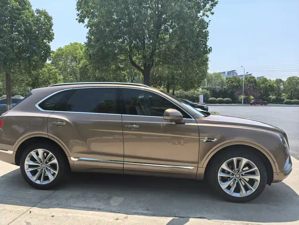 Bentley Bentayga — миниатюра 5