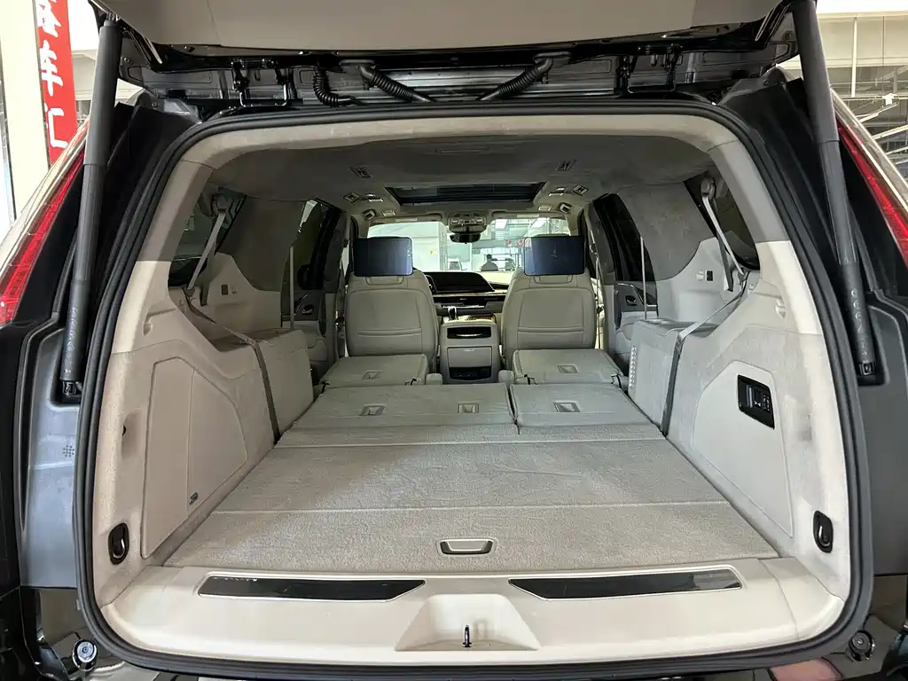 Cadillac Escalade — миниатюра 15