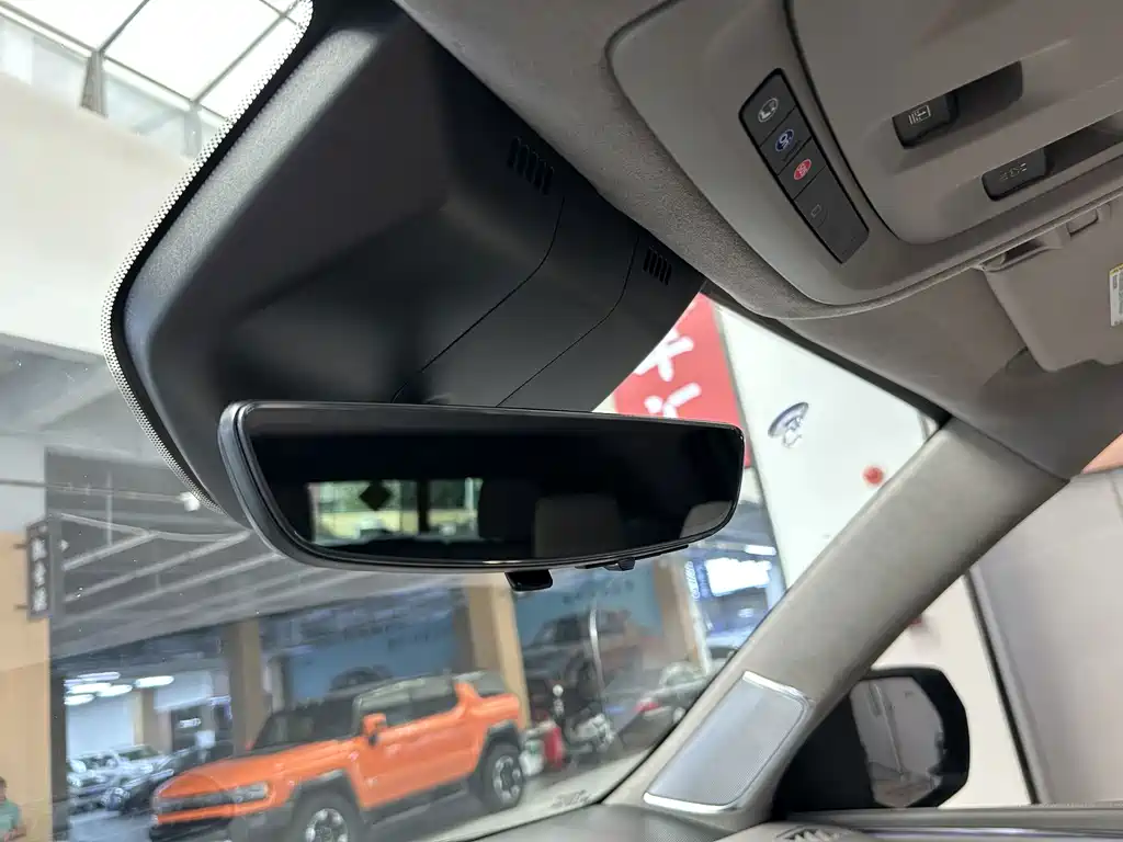 Cadillac Escalade — миниатюра 18